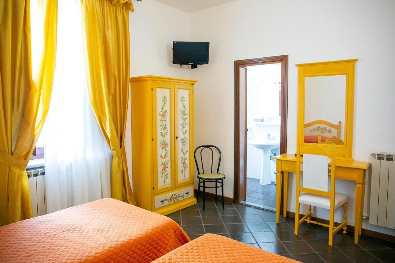 La Villetta Food & Drink Rooms For Rent - No Reception - LʼAquila Kültér fotó